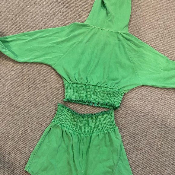 Short set with synched waist and Cropped zip up - Picture 4 of 4